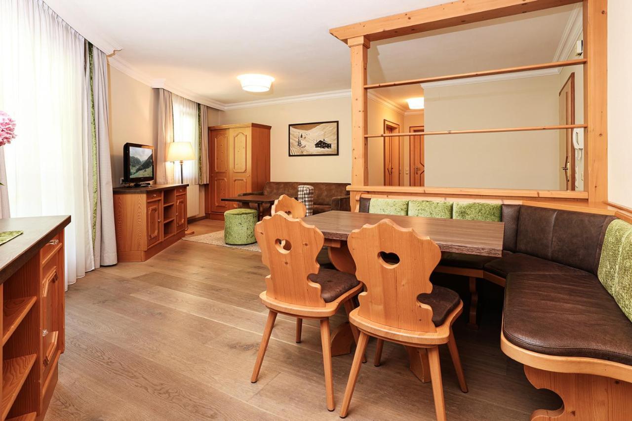 Living Central Grossarl Bagian luar foto